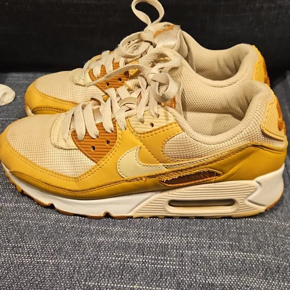 NIKE AIR MAX 90 ~Womens 7 - Picture 3 of 9